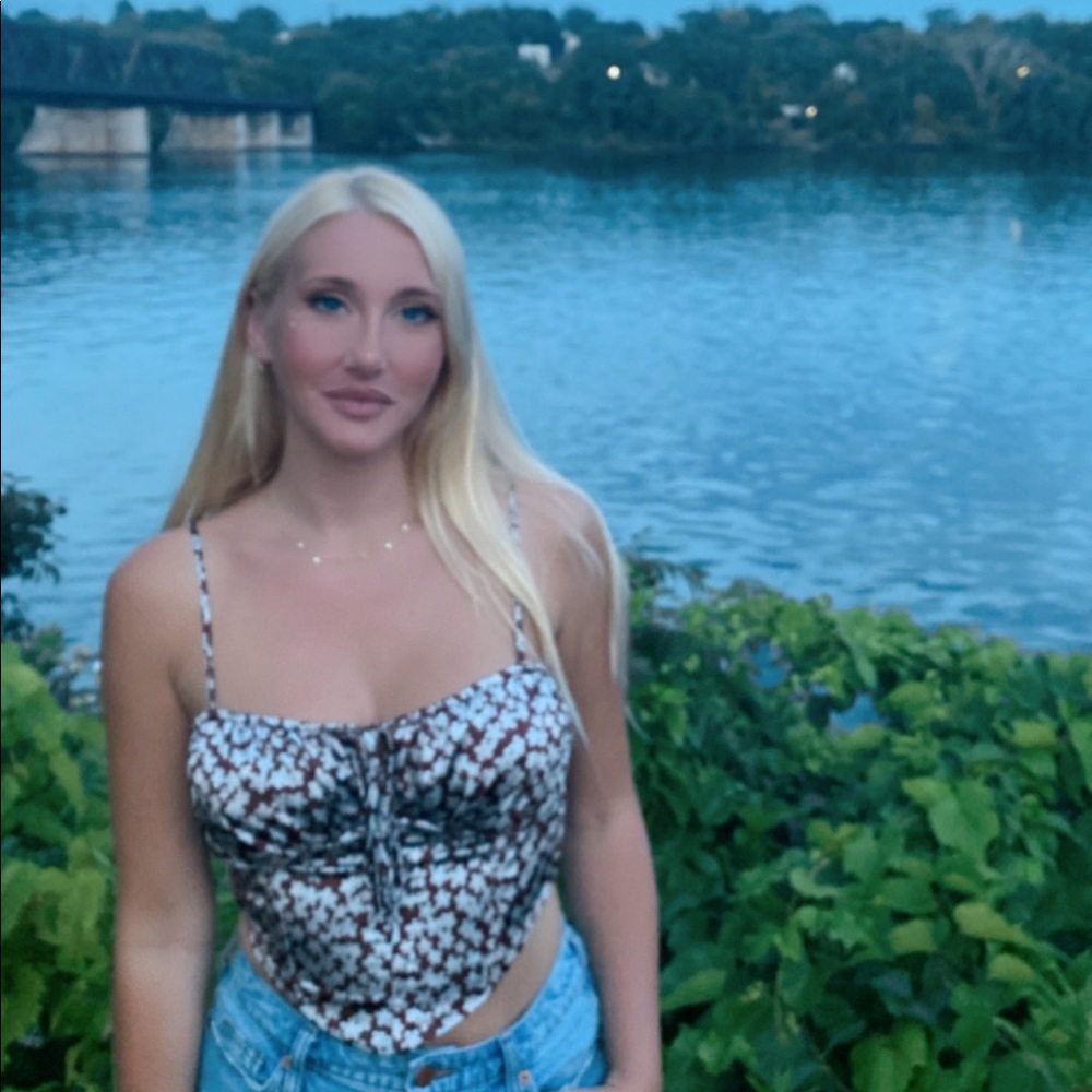 Meet your Posher, Kelly